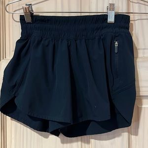 Good condition size 4 Lululemon shorts